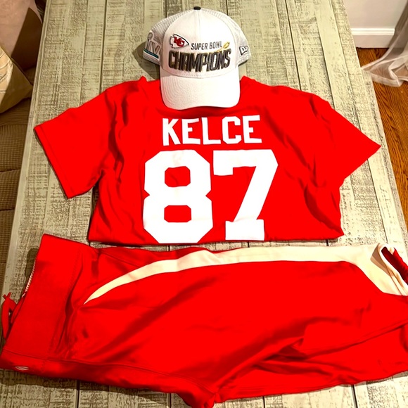 Bundle Travis Kelce, NFL Kansas KC Chiefs, Super Bowl ,Taylor Swift, Mahomes - Picture 1 of 7